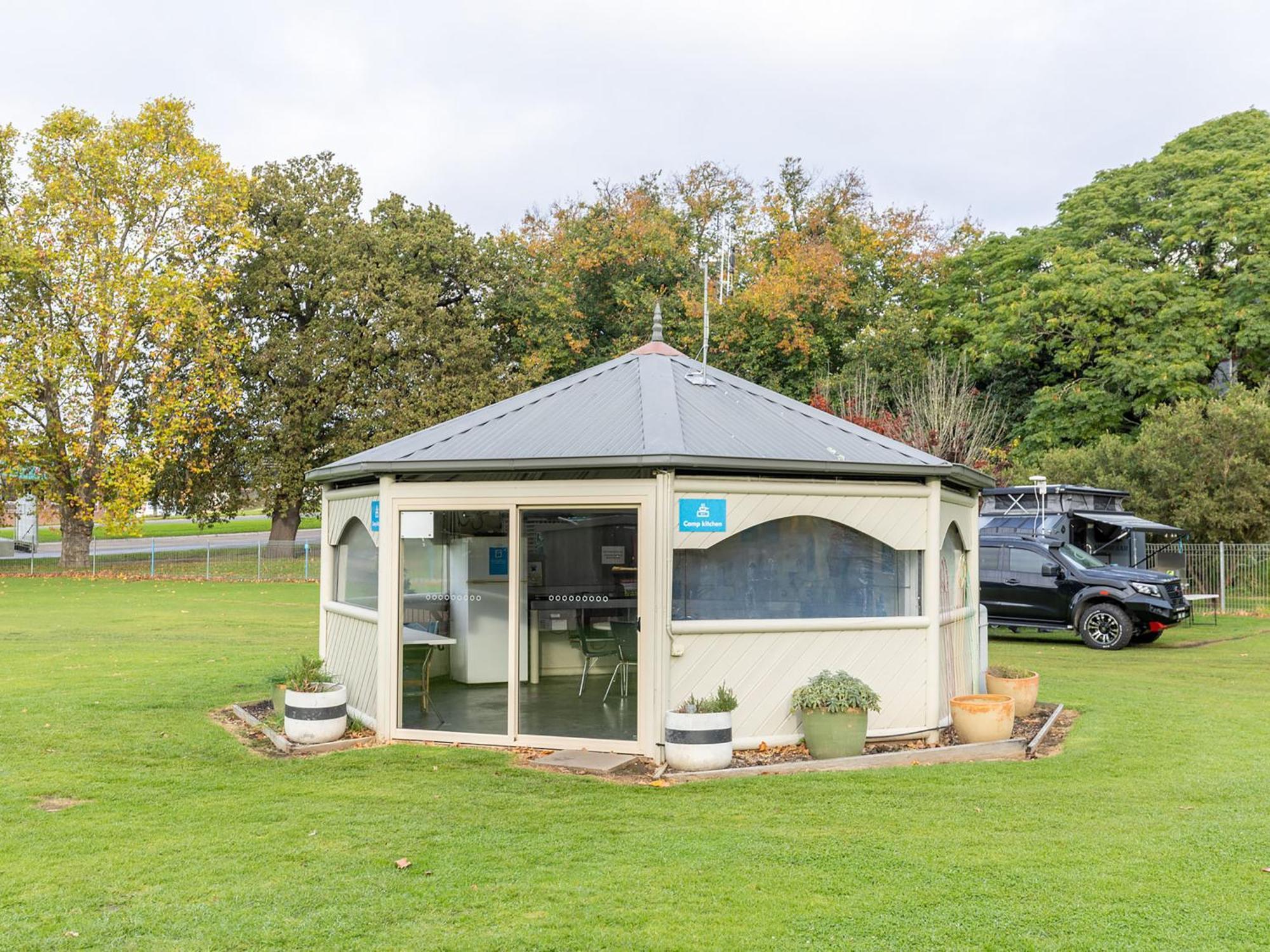 Nrma Bairnsdale Riverside Holiday Park Eksteriør bilde